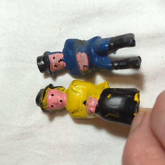 Vintage Cast Iron Horse Drawn Carriage with Driver and Rider - Picture 6 of 12